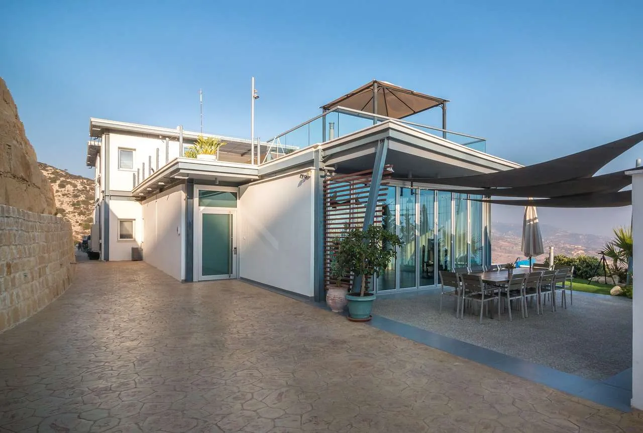 Repair of Roofing: Signs, Costs, Pro Tips